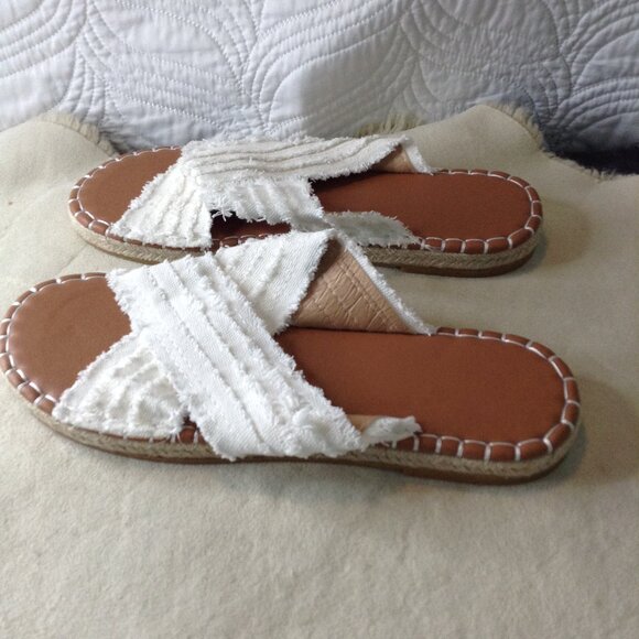 NWOT Unknown Mfg; White Fabric Slides/Espadrilles "11.5", Beach, Comfort, Vaca! - Picture 2 of 4